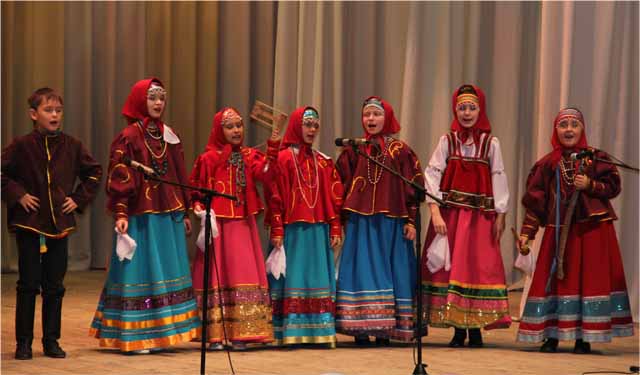 Выступление коллективов художественной самодеятельности